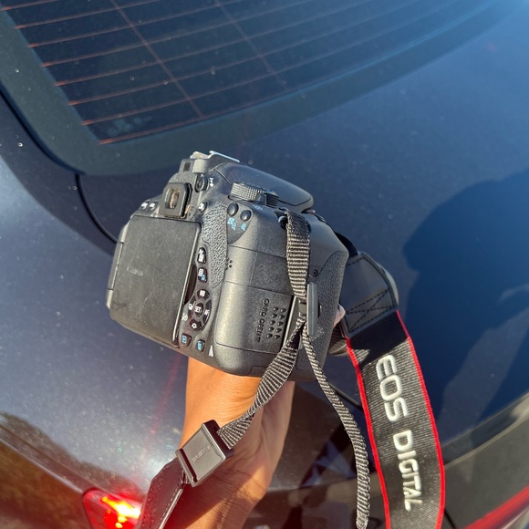 Canon EOS Rebel T5i DSLR Camera & EF-S 18-55mm Lens - Picture 4 of 5